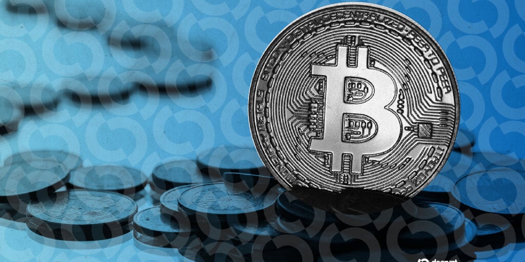比特币波动率维持历史低位,分析师告诫需保持警惕